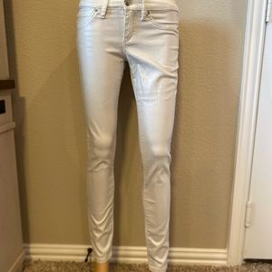 BEBE – METALLIC WHITE SKINNY JEAN LEGGING – NWOT